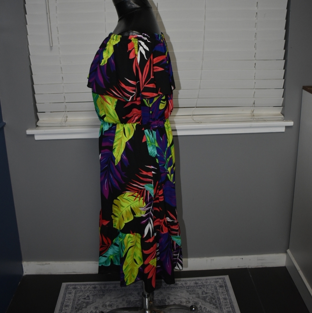 Tropical Off-Shoulder Dress - Picture 3 of 4